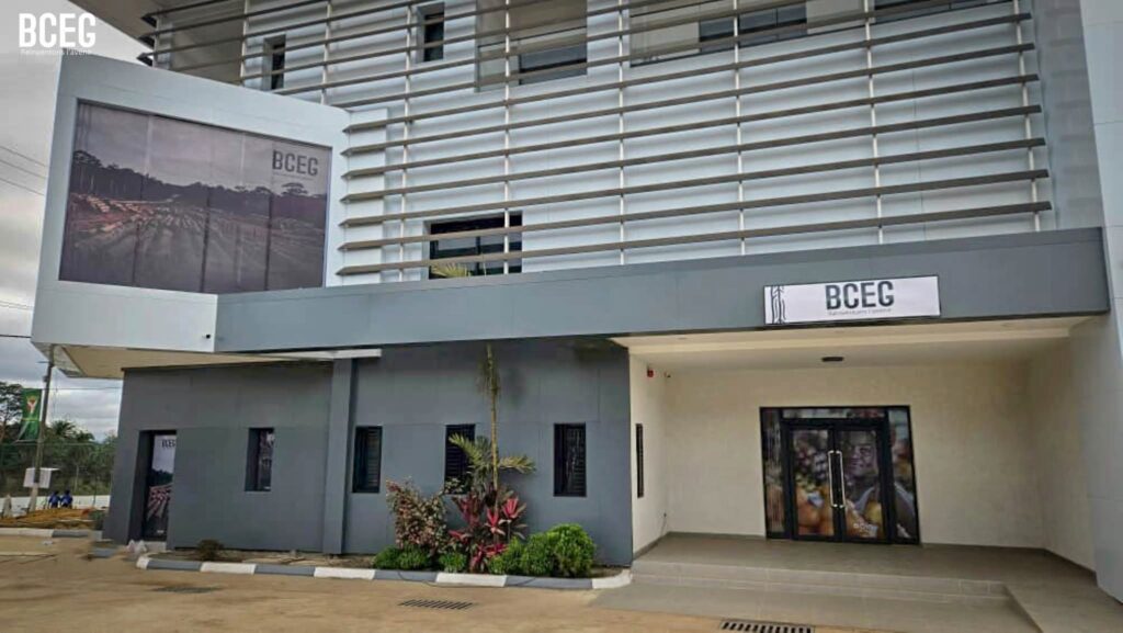 Gabon : La BCEG injecte 27 milliards de FCFA dans l’économie et tisse sa toile à Makokou 1 L’agence NIOVÉ de la BCEG, nouvelle implantation bancaire dans l’Ogooué-Ivindo.