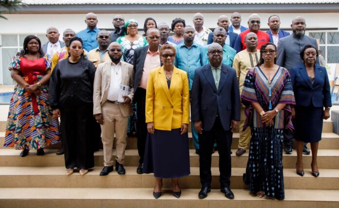 Makokou, 20 août 2026 : photo de famille au terme de la première journée de l’atelier consacré à la préparation du Plan Provincial de Croissance et de Développement (PPCD) de l’Ogooué-Ivindo