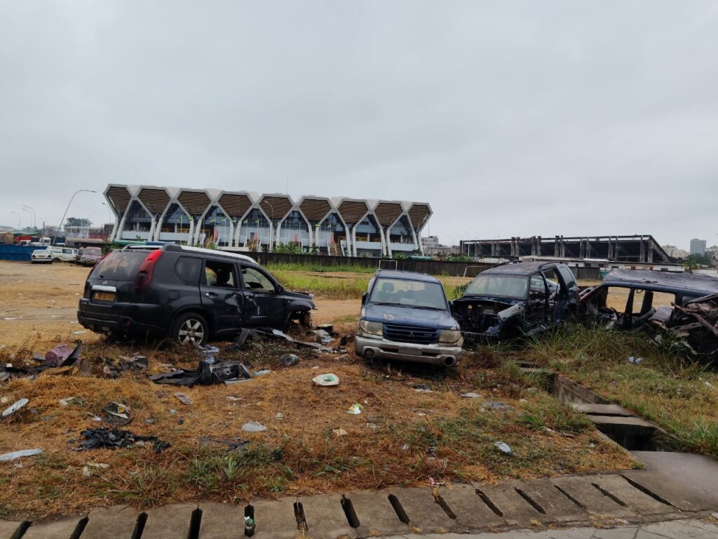 Gabon : Le Président Oligui Nguema va-t-il enfin s’attaquer au chantier abandonné du stade Omnisport Omar Bongo ? 2 Une vue exterieur du stade.