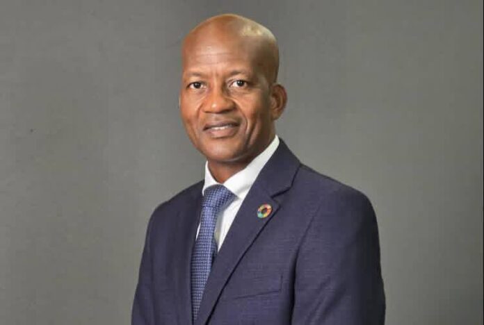Maurice Ntossui Allogo, Ministre des Eaux et Forêts.