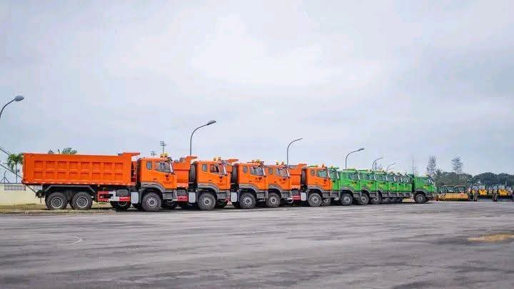 Gabon : 144 engins pour rattraper neuf mois de retard sur la route Makokou–Mékambo–Ekata 1 260 km de route, 144 engins pour rattraper le retard.