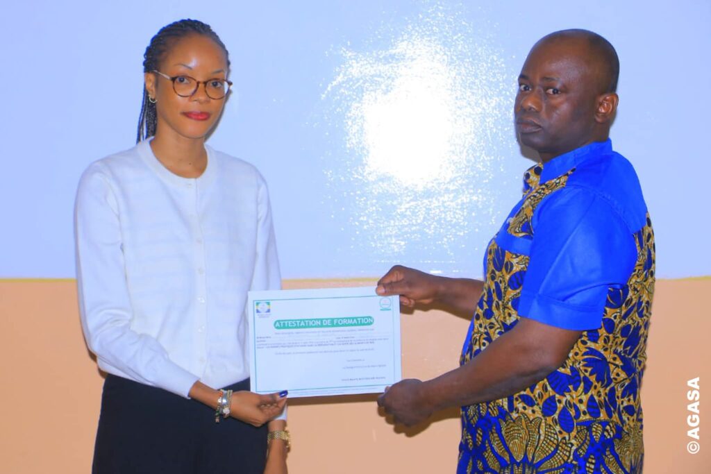 Gabon : À Moanda, la traque invisible des bactéries dans nos assiettes de rue 1 L'AGASA veut réduire les risques sanitaires liés à l’alimentation de rue.