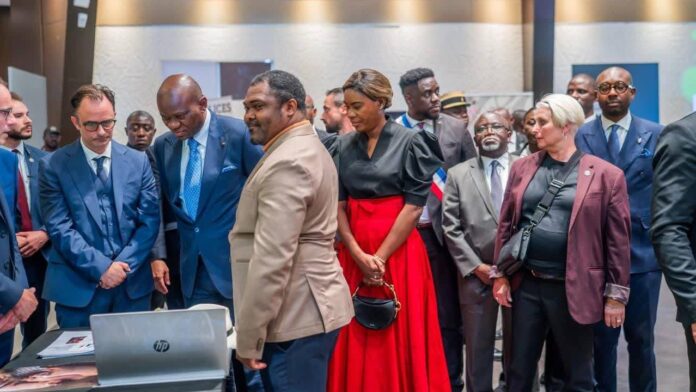 Le président Oligui Nguema et son épouse Zita Oligui lors de leur rencontre avec les membres de la diaspora à Paris le mois dernier.
