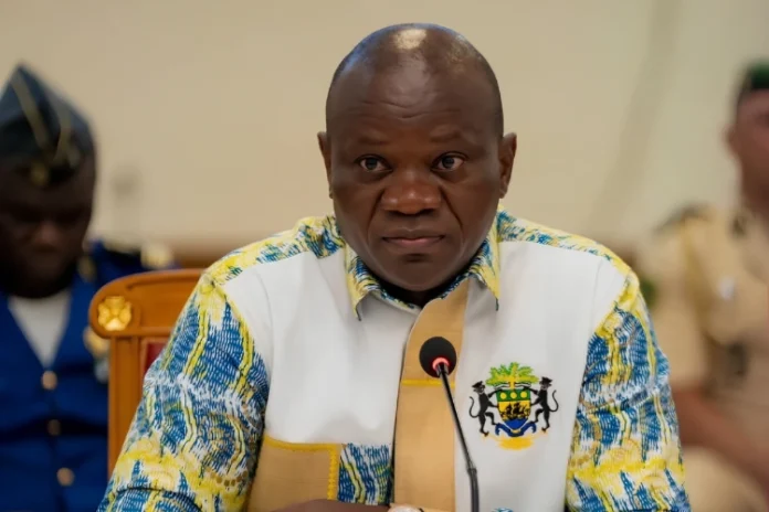 L e président Brice Oligui Nguema lors du conseil des ministres à Port-Gentil.
