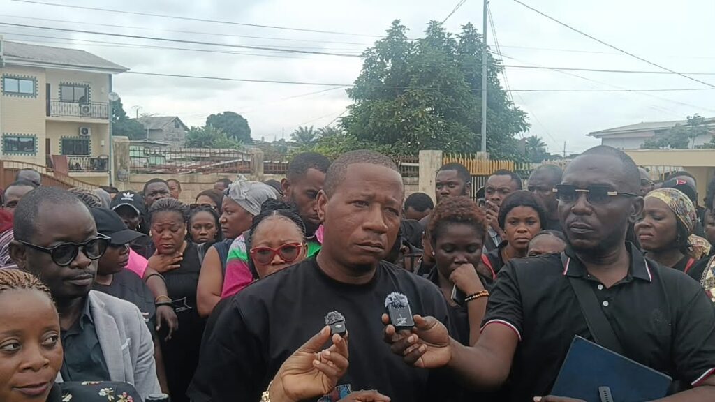 Gabon : Les « Visionnaires » haussent le ton pour réclamer les 1 500 postes budgétaires promis 1 GABONCLIC INFO Yannick MNVG