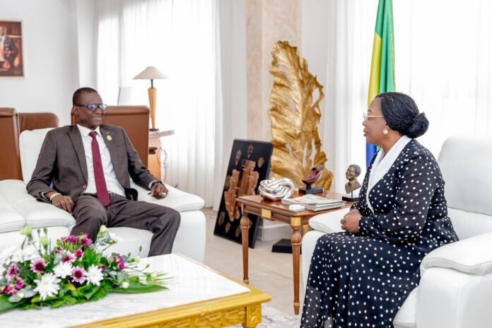 Huguette Yvonne Nyana Ekoume, présidente du Sénat gabonais, lors de son entretien avec Alioune Gueye.