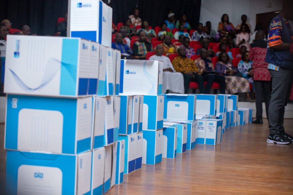 Gabon : Une première vague de 32 793 actes pour sortir les carrières de l’attente 1 32 793 actes de gestion des carrières ont été remis aux Secrétaires généraux et Directeurs centraux des Ressources humaines, ce vendredi 11 septembre 2026.