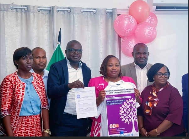 Libreville, 6 octobre 2026. A l’issue de l’audience, la Ministre d’État, Ministre de l’Éducation nationale et de l’Instruction civique, Camélia Ntoutoume-Leclercq, pose avec le Secrétaire général par intérim du SENA, Magloire Memiaga, et quelques membres du syndicat.