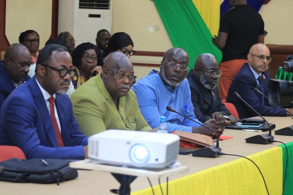 Gabon : Eugène Mba sonne la fin de la récréation budgétaire à l'Hôtel de Ville de Libreville 1 Les participants au séminaire de renforcement des capacités planchent sur les principes fondamentaux de la gestion des finances publiques et leur application au budget communal.