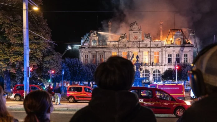 La mairie de Limoges incendiée le 17 octobre 2026.