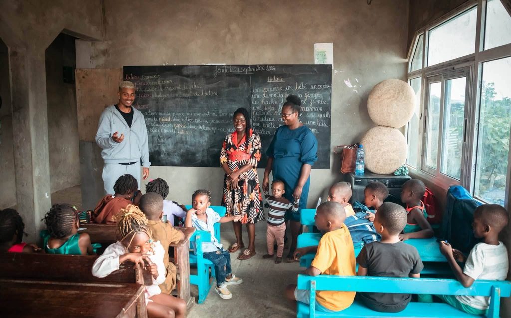 Gabon : À Akanda, la Fondation Elizabeth de Mario Lemina se mobilise pour la rentrée scolaire 2 Gabon : À Akanda, la Fondation Elizabeth de Mario Lemina se mobilise pour la rentrée scolaire