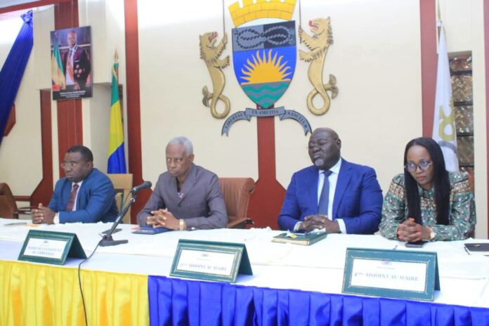 Jusqu’au 23 octobre 2026, les travaux visent à renforcer la maîtrise des règles budgétaires et à promouvoir une gestion plus rigoureuse et transparente des ressources de la mairie de Libreville.